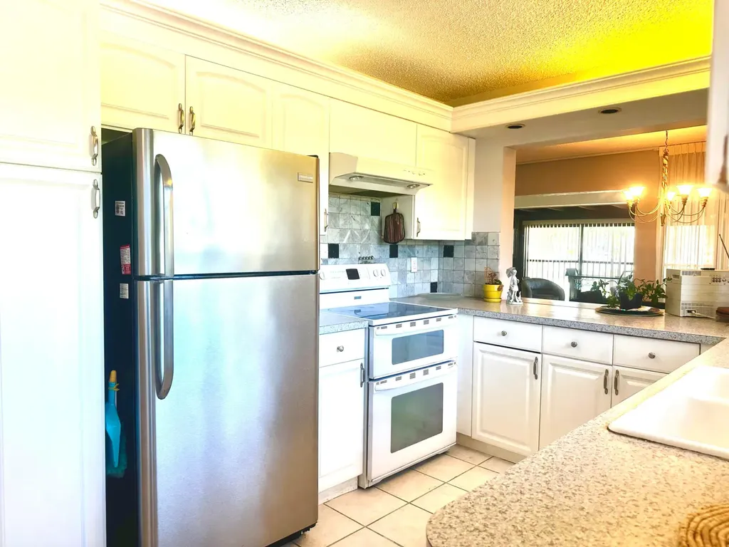 25 Pelican Pointe Drive Delray Beach FL 33483