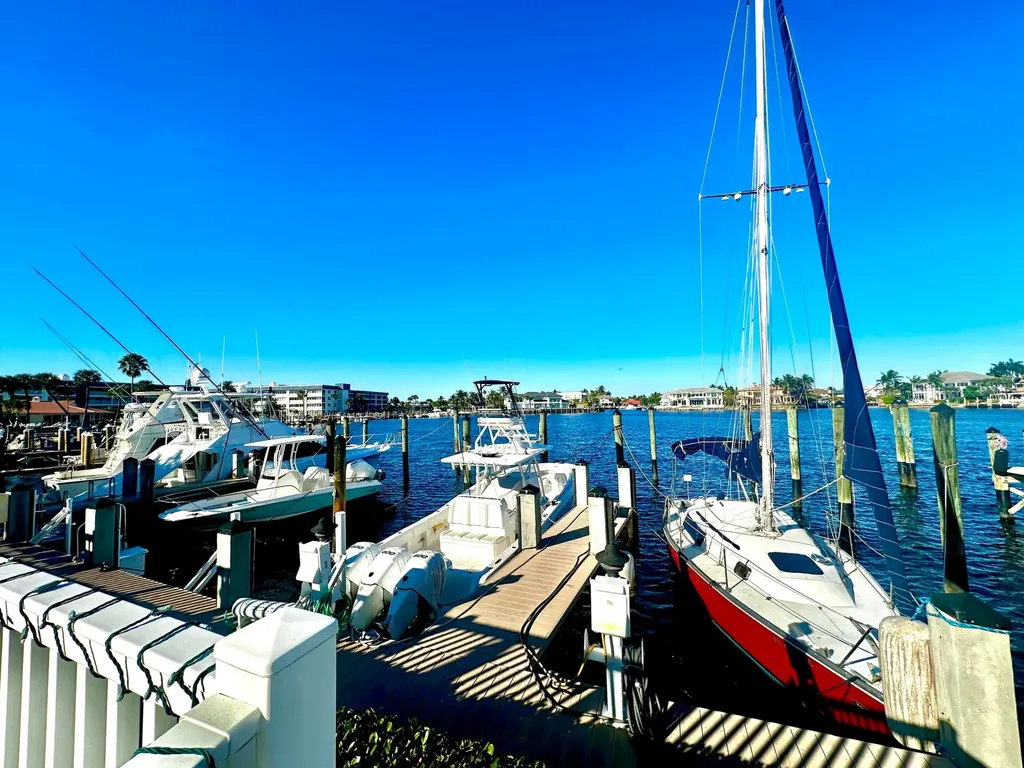 25 Pelican Pointe Drive Delray Beach FL 33483