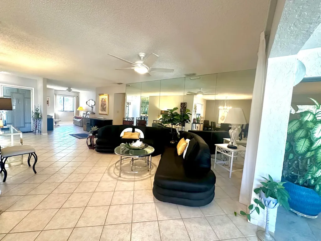 25 Pelican Pointe Drive Delray Beach FL 33483