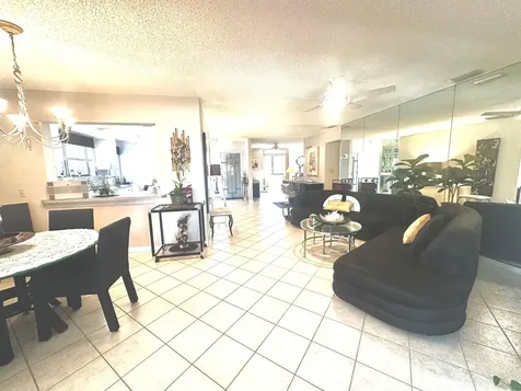 25 Pelican Pointe Drive Delray Beach FL 33483