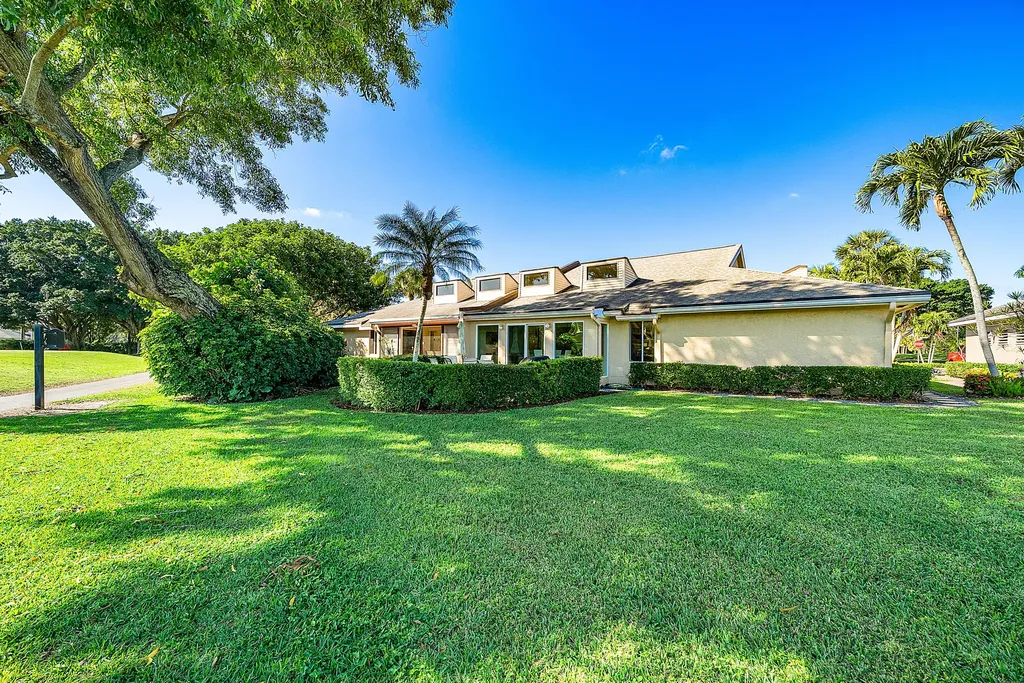 6858 Fountains Circle Lake Worth FL 33467