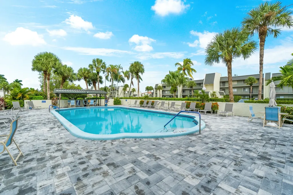 6858 Fountains Circle Lake Worth FL 33467