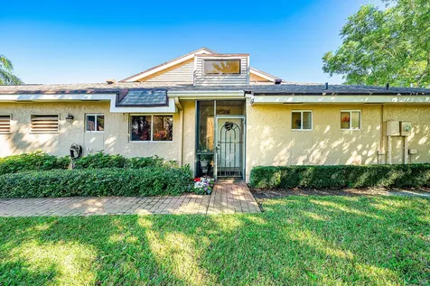 6858 Fountains Circle Lake Worth FL 33467