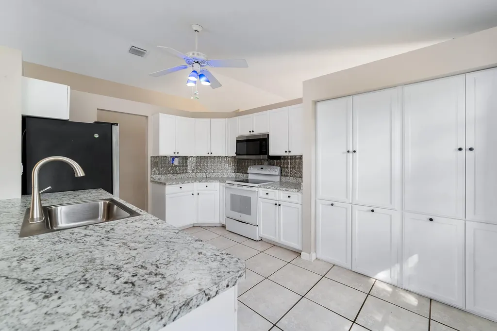 1060 Cedar Creek Way Davie FL 33325