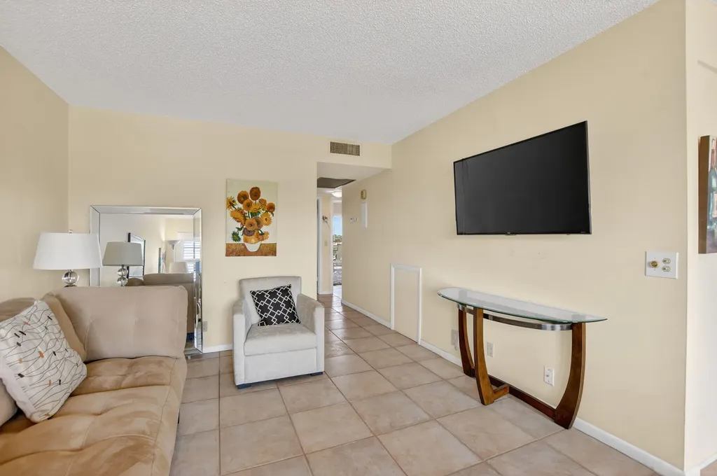 4008 Hythe A Boca Raton FL 33434