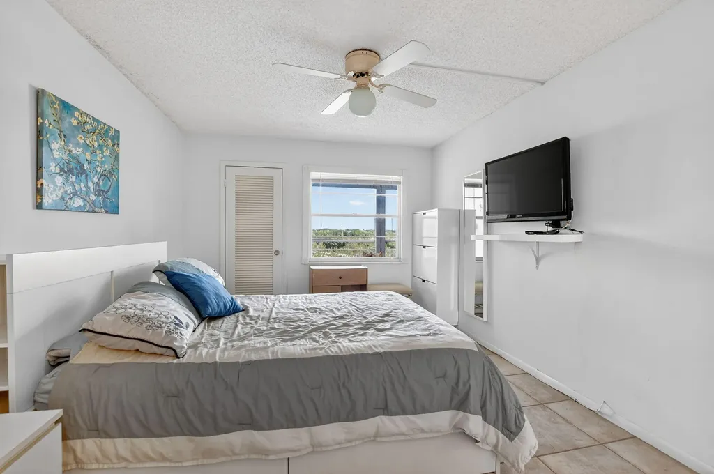 4008 Hythe A Boca Raton FL 33434