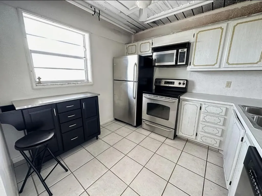 2601 NE 3rd Court Boynton Beach FL 33435
