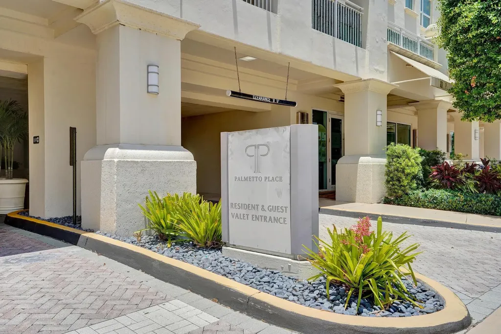 99 SE Mizner Boulevard Boca Raton FL 33432