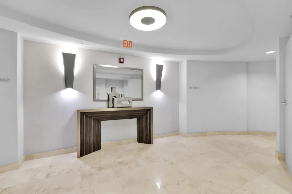 99 SE Mizner Boulevard Boca Raton FL 33432
