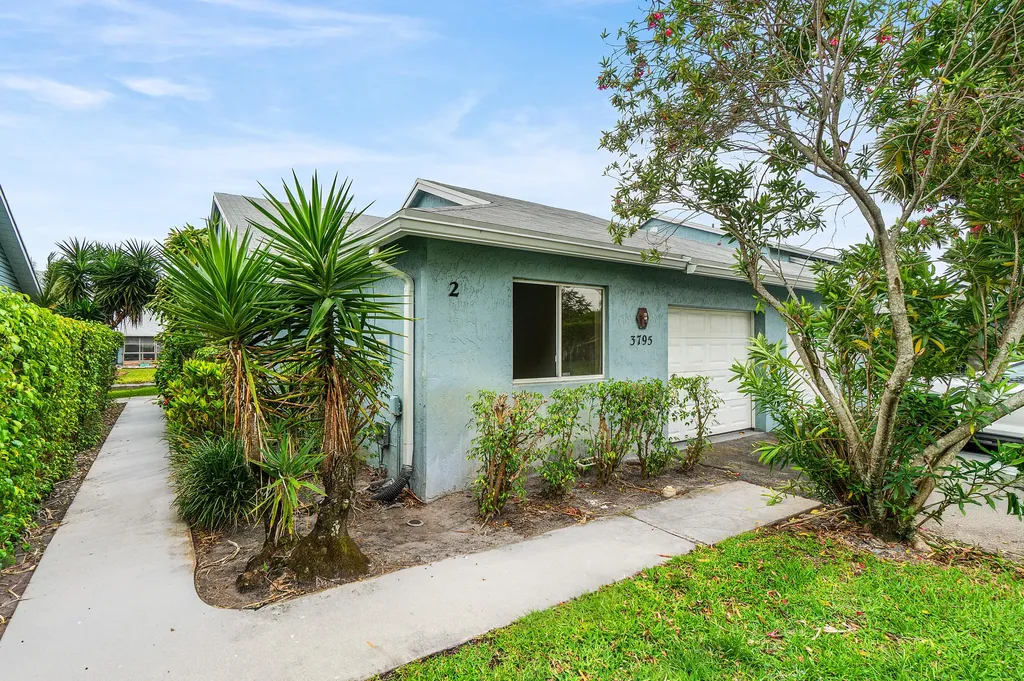 3795 Island Club Circle E Lake Worth FL 33462