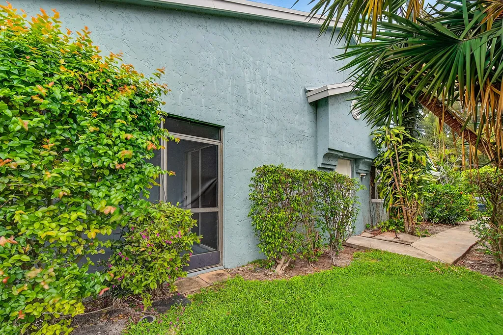 3795 Island Club Circle E Lake Worth FL 33462