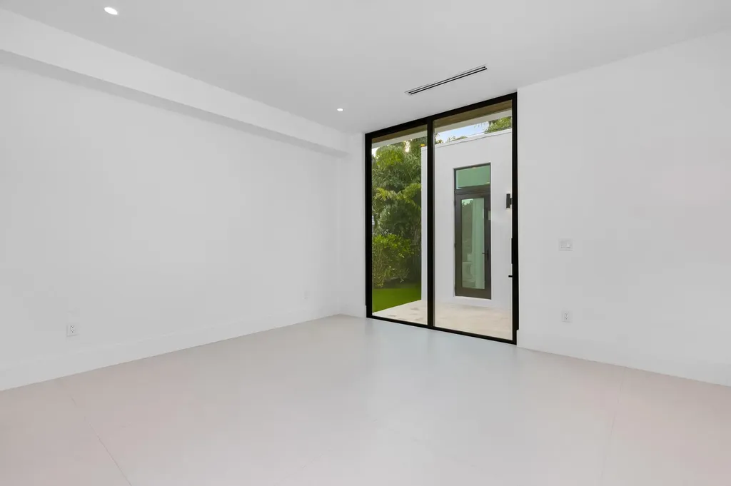 1099 NE 4th Avenue Boca Raton FL 33432