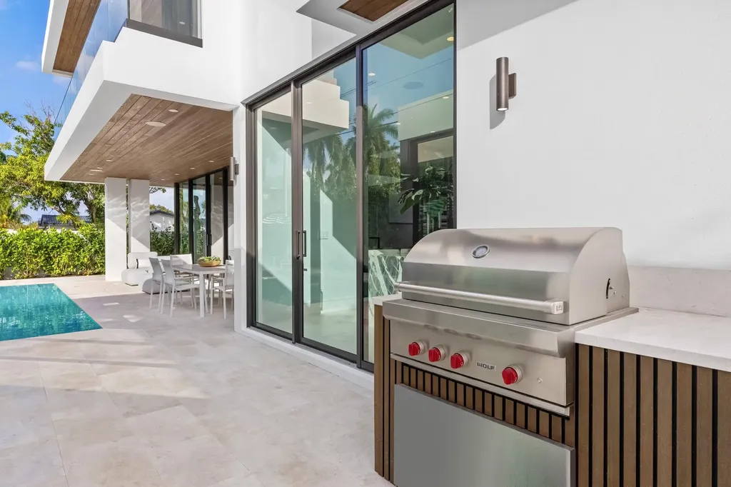 1099 NE 4th Avenue Boca Raton FL 33432
