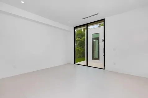 1099 NE 4th Avenue Boca Raton FL 33432