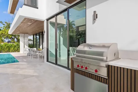 1099 NE 4th Avenue Boca Raton FL 33432