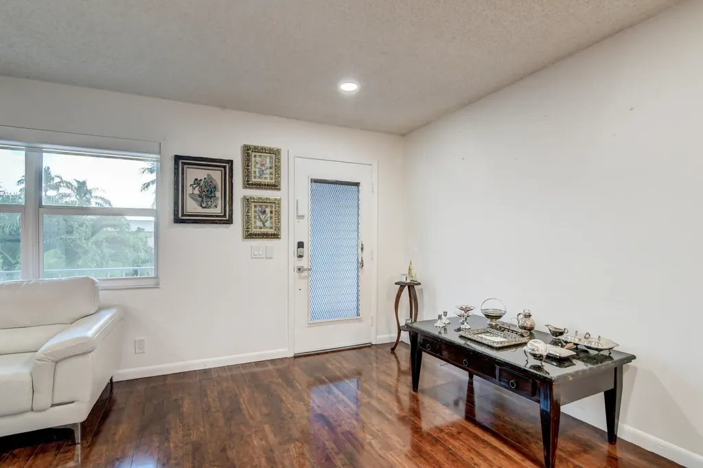 42 Burgundy A Delray Beach FL 33484