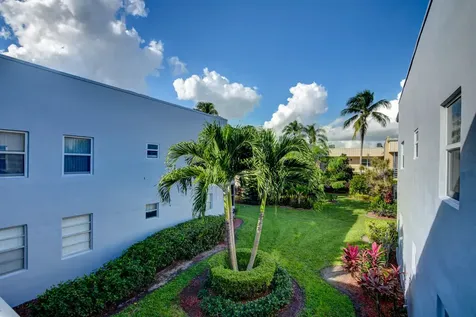 42 Burgundy A Delray Beach FL 33484