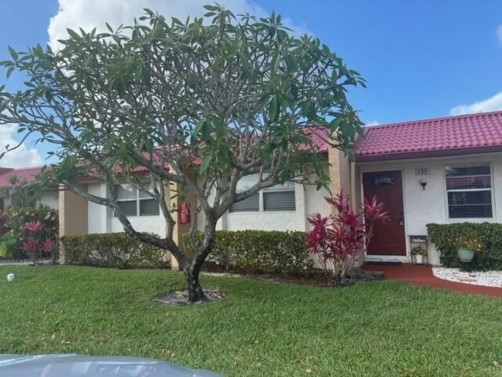 135 Lake Anne Drive West Palm Beach FL 33411