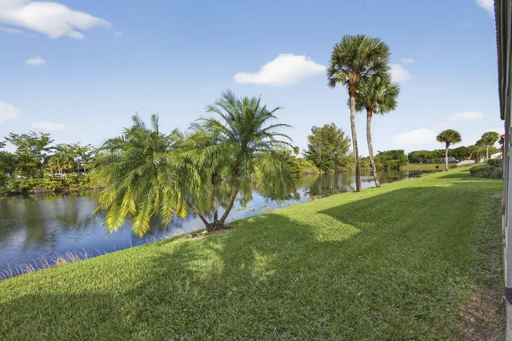 135 Lake Anne Drive West Palm Beach FL 33411