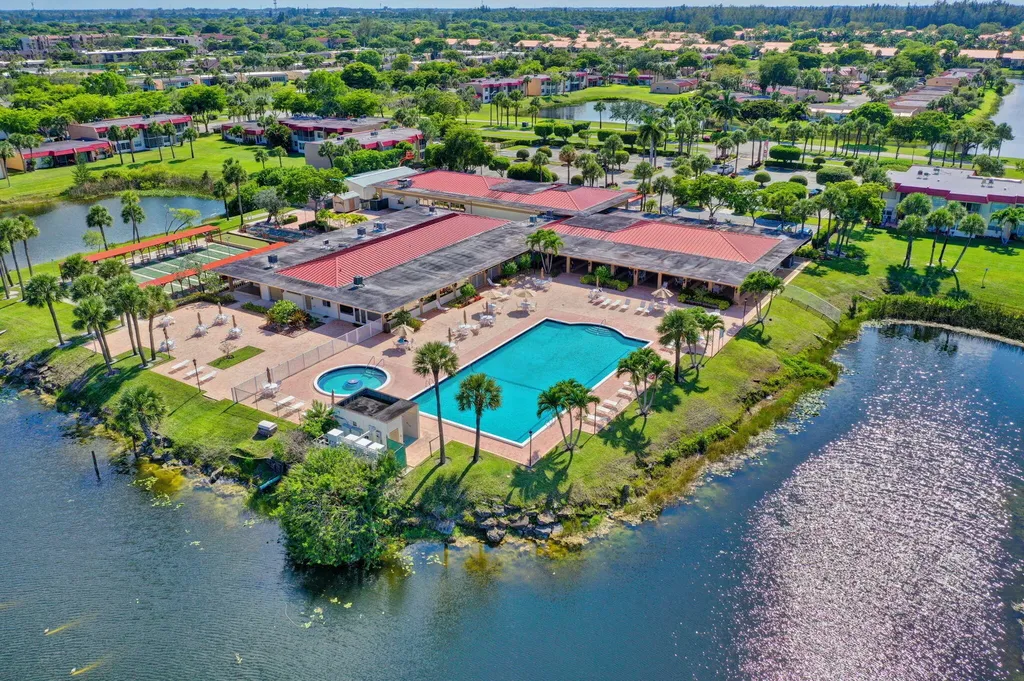 135 Lake Anne Drive West Palm Beach FL 33411