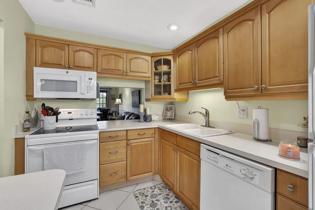 135 Lake Anne Drive West Palm Beach FL 33411