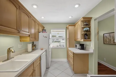 135 Lake Anne Drive West Palm Beach FL 33411