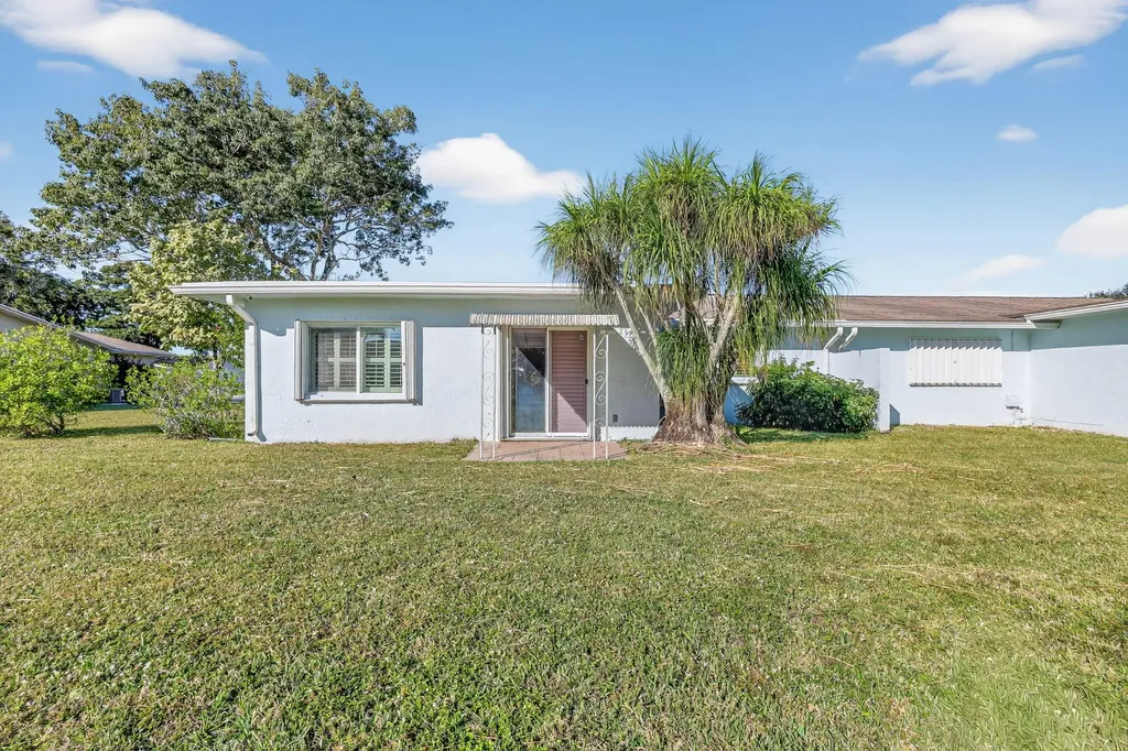 5926 N Los Alamos Lane Delray Beach FL 33484