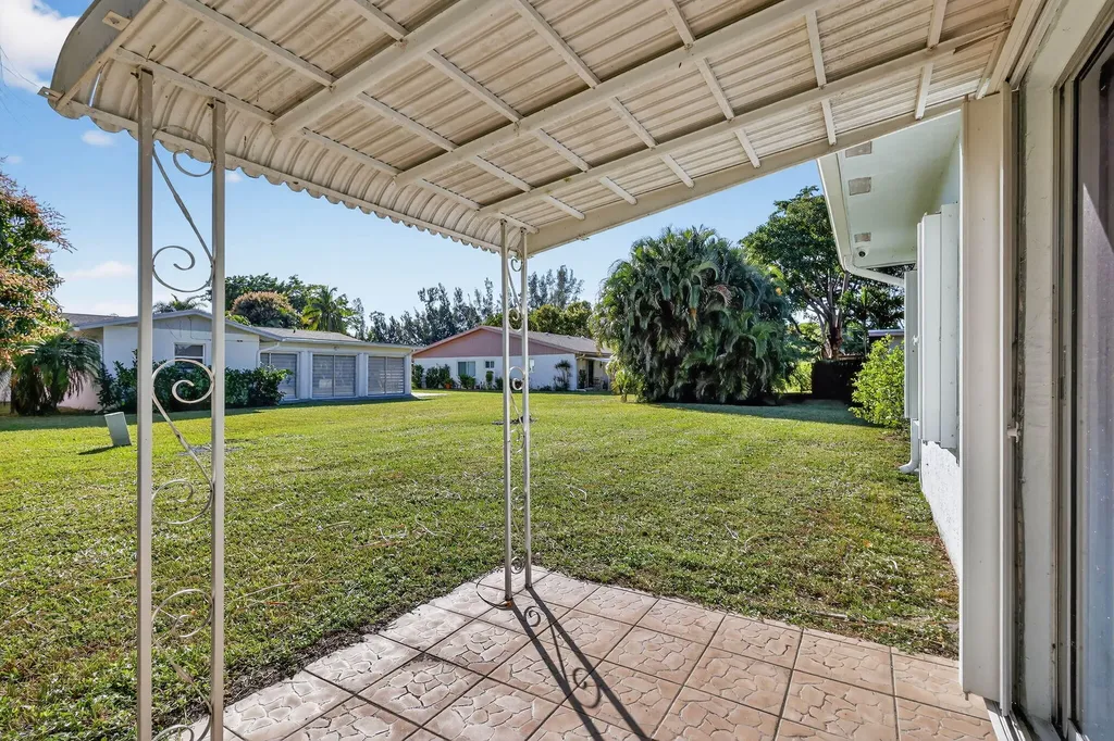 5926 N Los Alamos Lane Delray Beach FL 33484