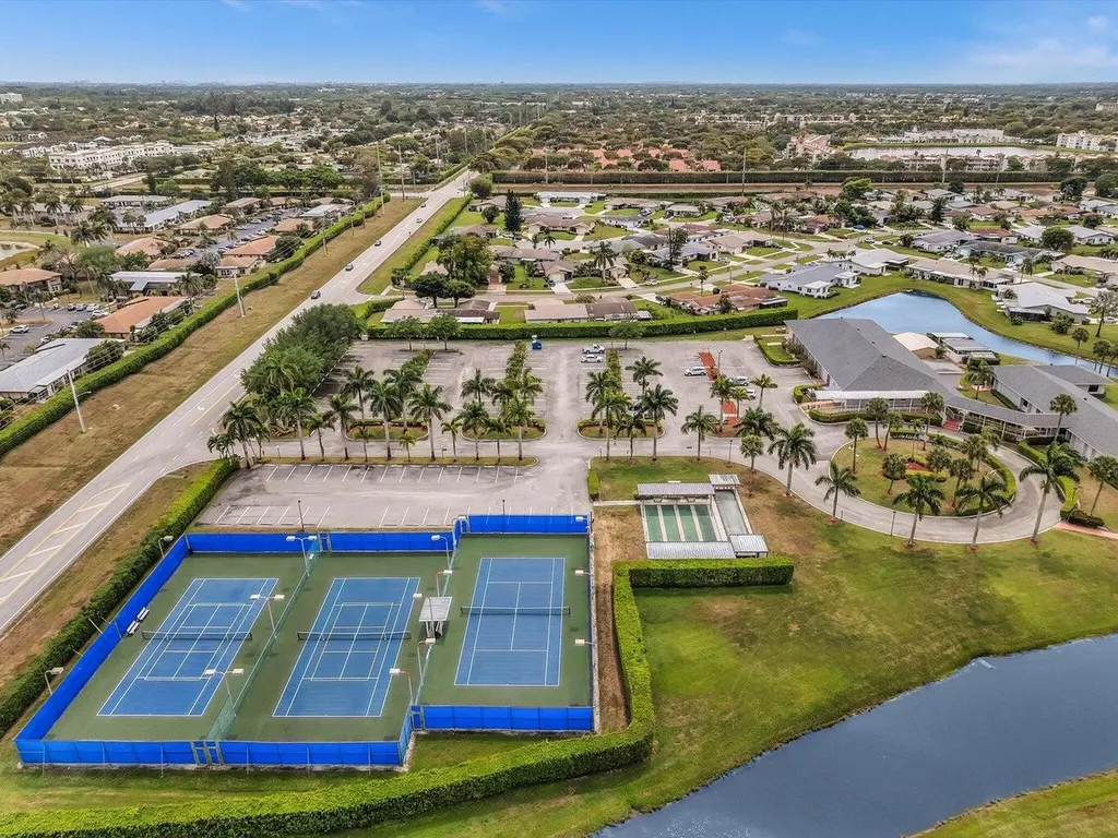 5926 N Los Alamos Lane Delray Beach FL 33484