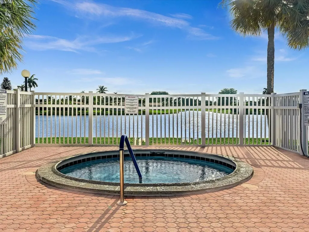 5926 N Los Alamos Lane Delray Beach FL 33484