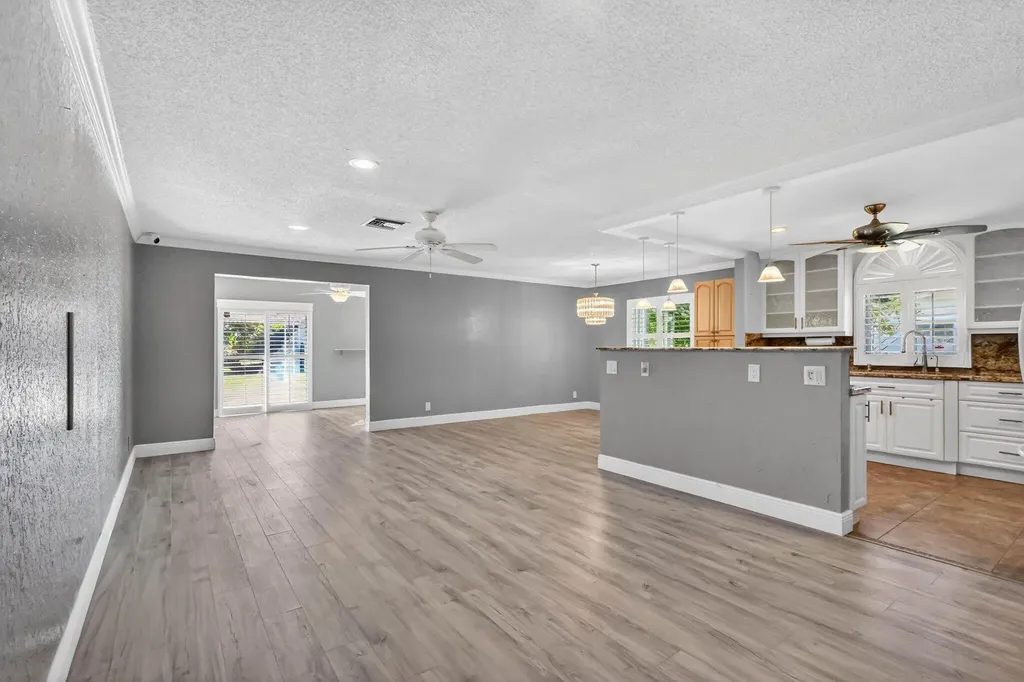 5926 N Los Alamos Lane Delray Beach FL 33484