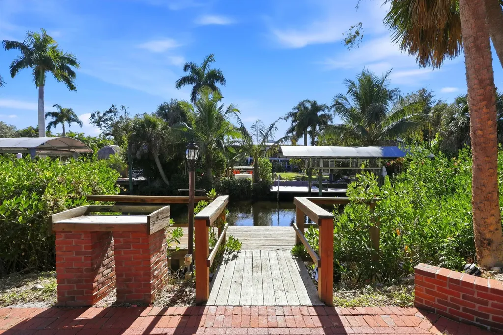 74 Aqua Lane North Fort Myers FL 33903
