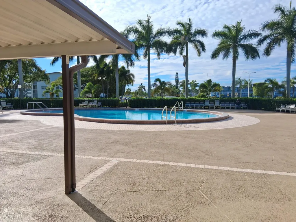 548 Fanshaw N Boca Raton FL 33434