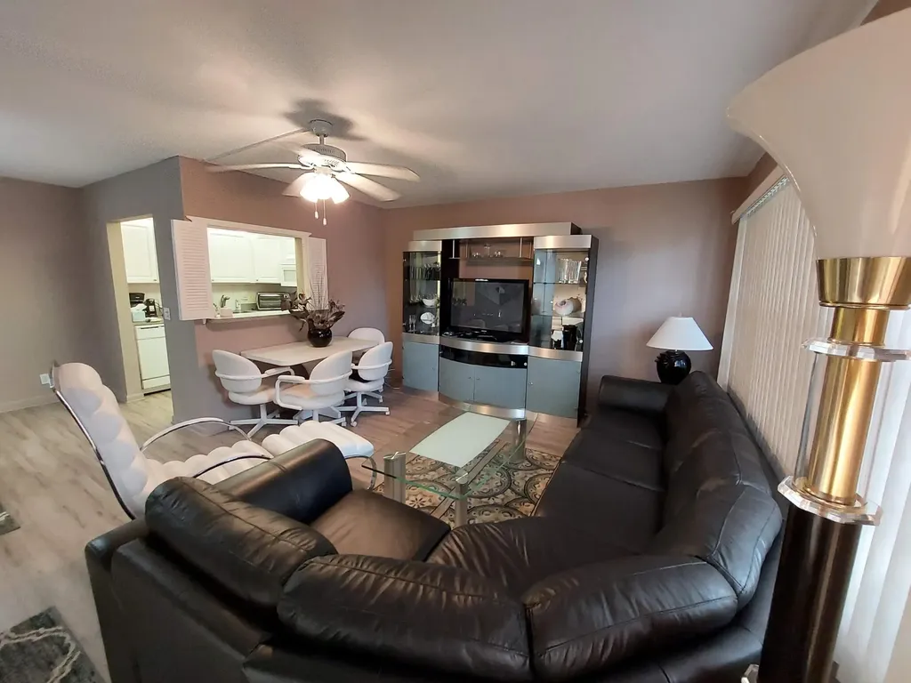 548 Fanshaw N Boca Raton FL 33434