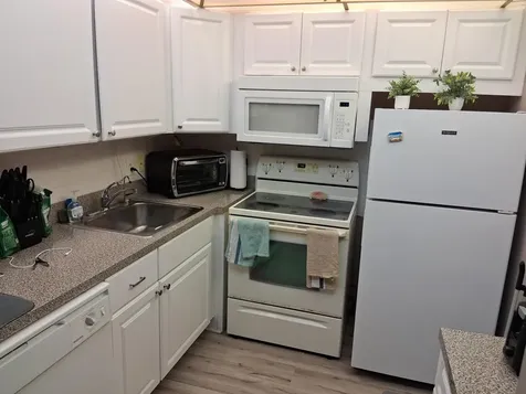 548 Fanshaw N Boca Raton FL 33434
