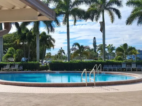 548 Fanshaw N Boca Raton FL 33434