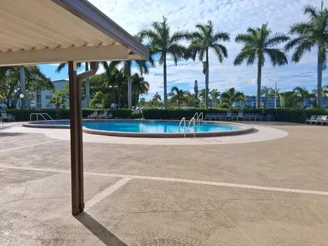 548 Fanshaw N Boca Raton FL 33434