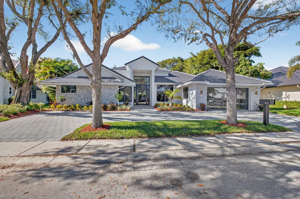 5723 Hamilton Way Boca Raton FL 33496