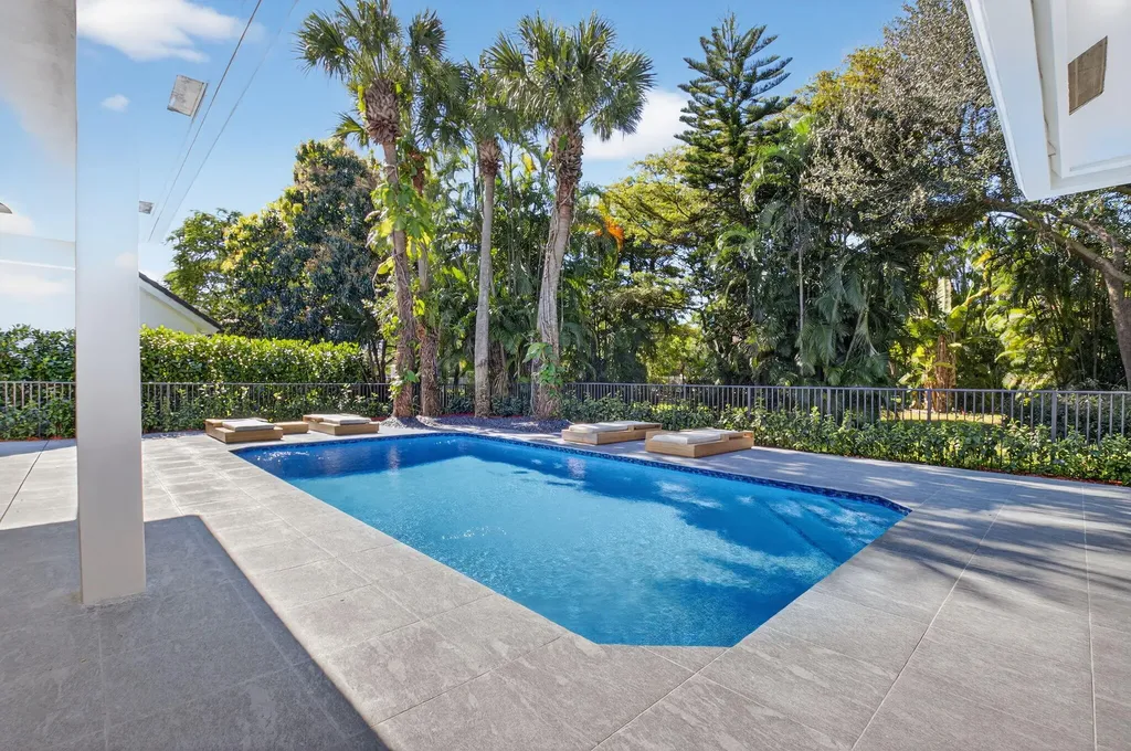 5723 Hamilton Way Boca Raton FL 33496