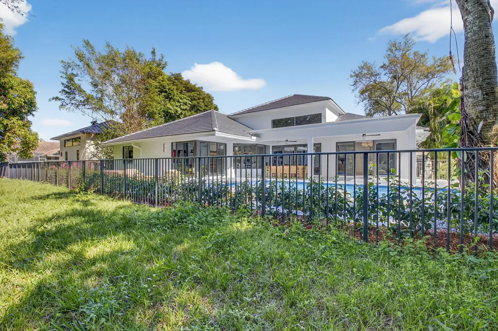 5723 Hamilton Way Boca Raton FL 33496
