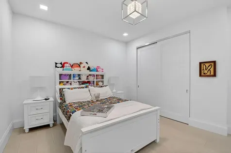 5723 Hamilton Way Boca Raton FL 33496