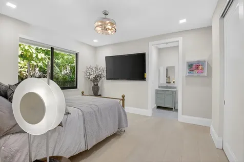 5723 Hamilton Way Boca Raton FL 33496