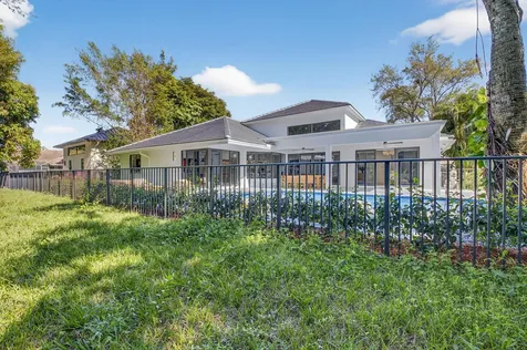 5723 Hamilton Way Boca Raton FL 33496