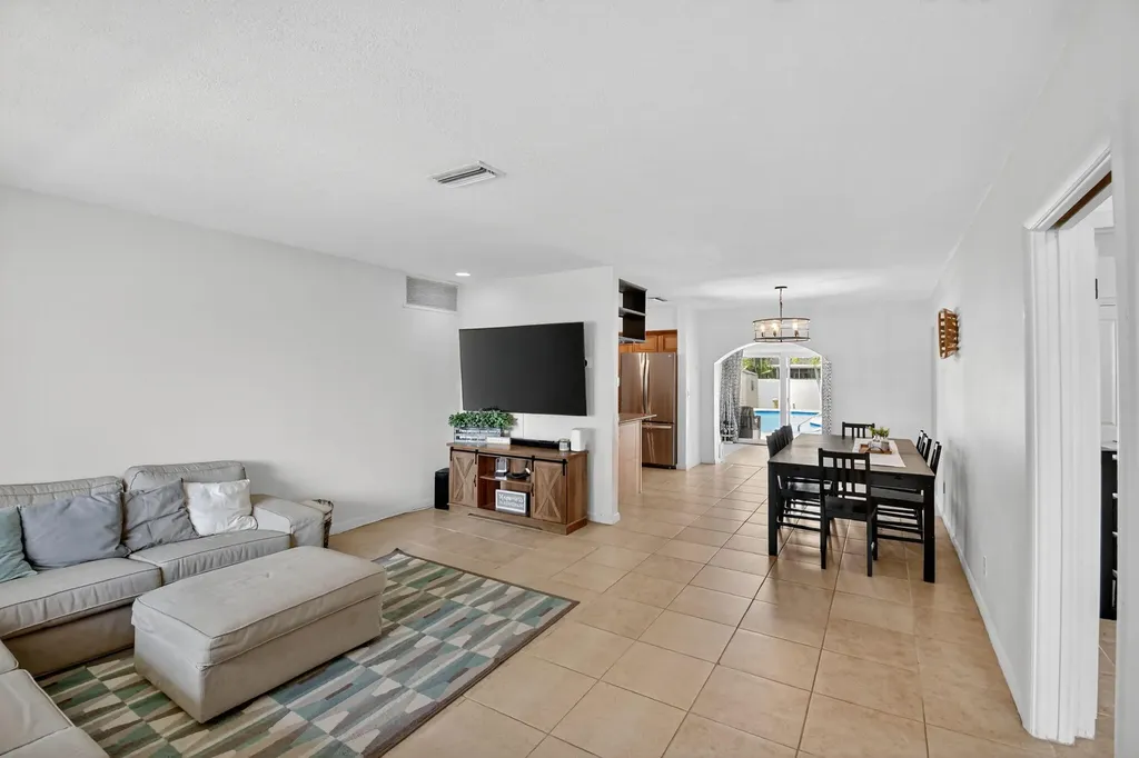 5511 Van Buren Street Hollywood FL 33021