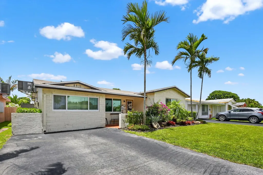 5511 Van Buren Street Hollywood FL 33021
