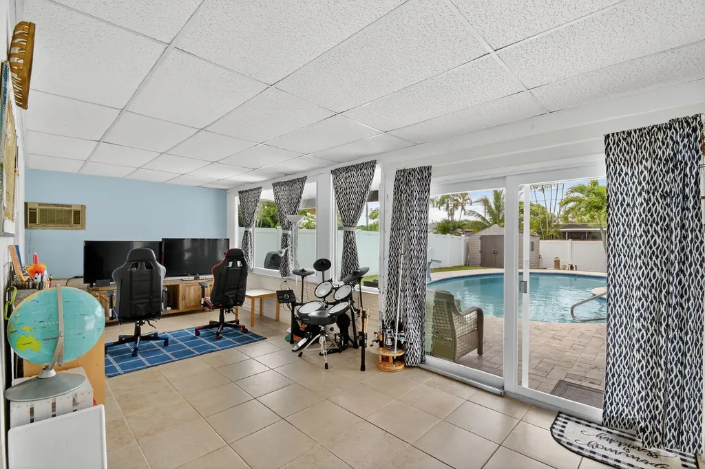 5511 Van Buren Street Hollywood FL 33021