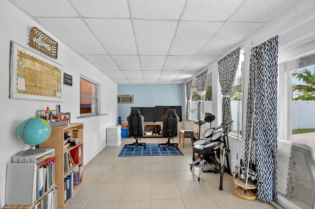 5511 Van Buren Street Hollywood FL 33021