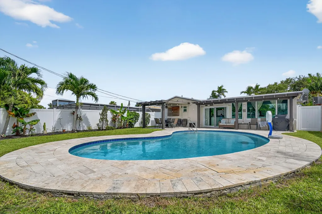 5511 Van Buren Street Hollywood FL 33021