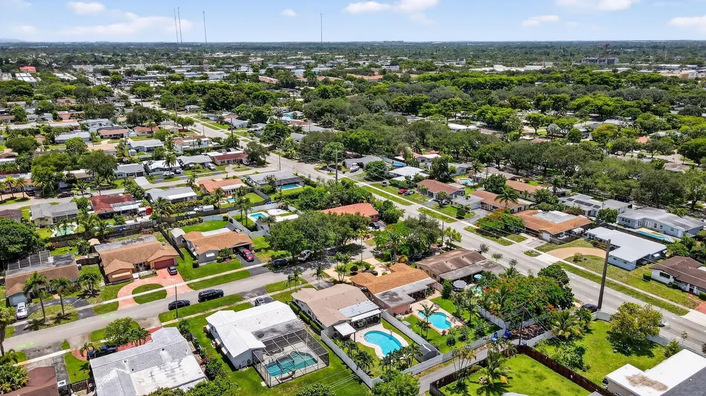 5511 Van Buren Street Hollywood FL 33021