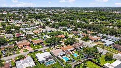 5511 Van Buren Street Hollywood FL 33021